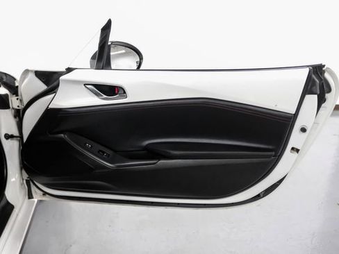 Used 2018 MAZDA MX-5 Miata RF Grand Touring RWD image 39