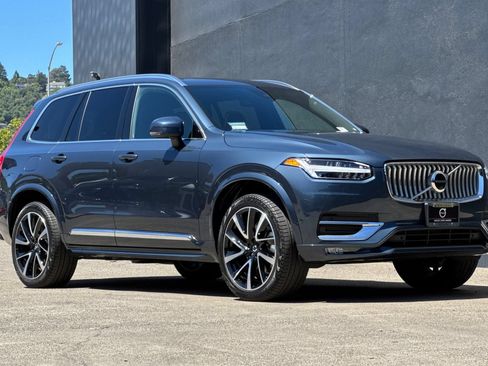Used 2023 Volvo XC90 B5 Plus w/ Protection Package AWD/4WD image 10