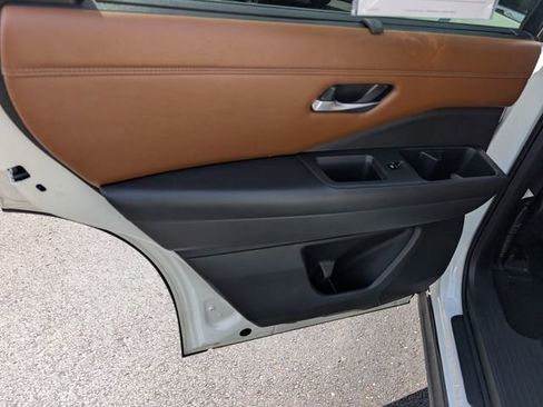 Certified 2023 Nissan Pathfinder Platinum AWD/4WD image 9