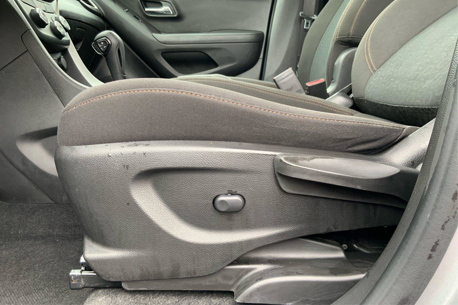 Used 2018 Chevrolet Trax LS AWD/4WD image 19