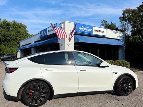 Used 2022 Tesla Model Y Performance AWD/4WD image 17