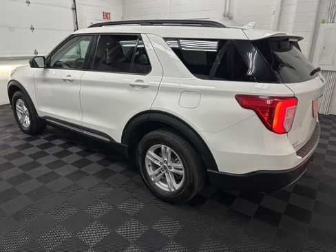 Used 2022 Ford Explorer XLT w/ Equipment Group 202A image 7