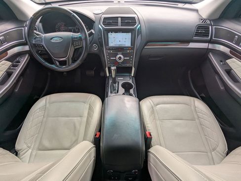 Used 2017 Ford Explorer Platinum image 27