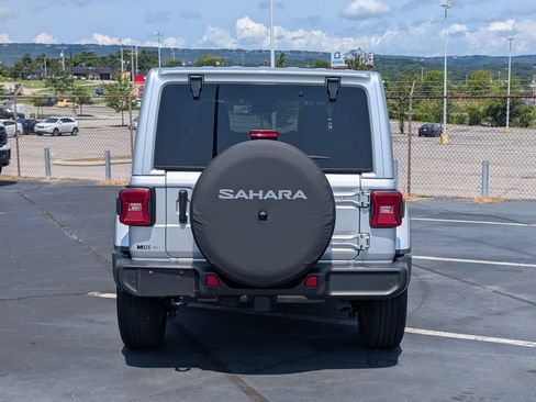 Used 2024 Jeep Wrangler Unlimited Sahara w/ Technology Group AWD/4WD image 10