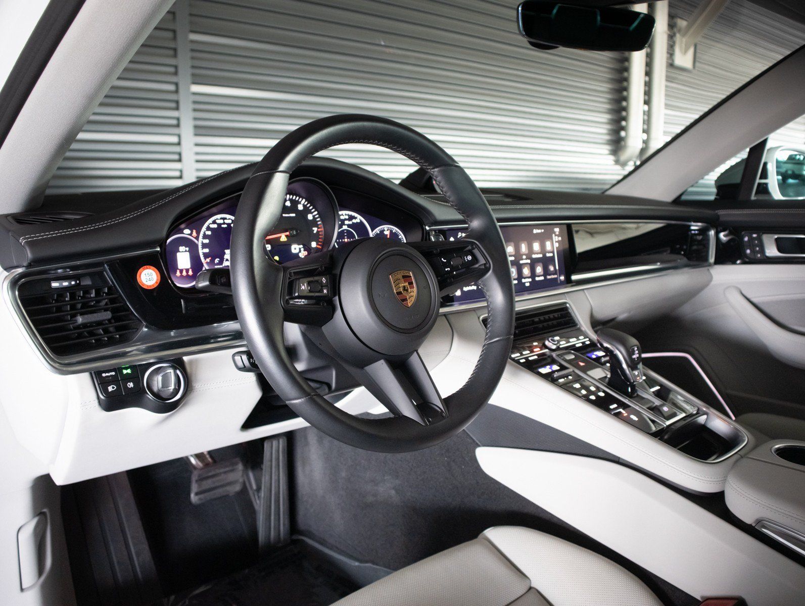 Certified 2023 Porsche Panamera 4 w/ Premium Package AWD/4WD image 4