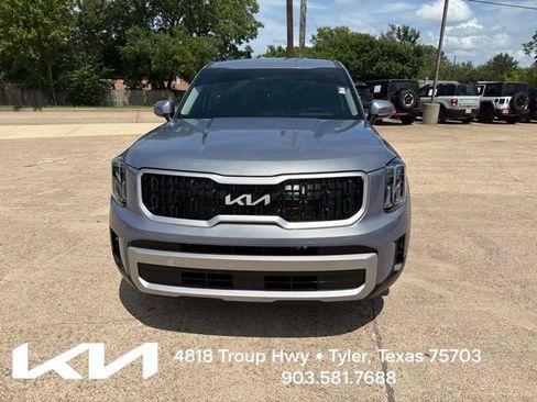 Certified 2025 Kia Telluride LX FWD image 2