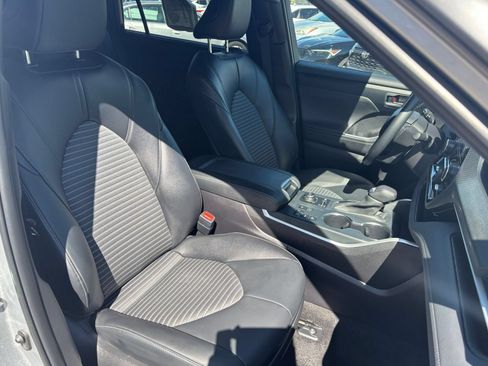 Used 2025 Toyota Highlander XSE AWD/4WD image 35