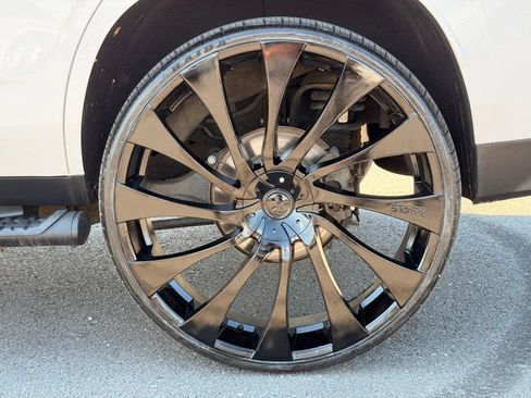 Used 2021 Chevrolet Tahoe Z71 AWD/4WD image 16
