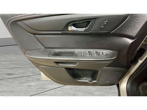Used 2014 Chevrolet Traverse LT image 10