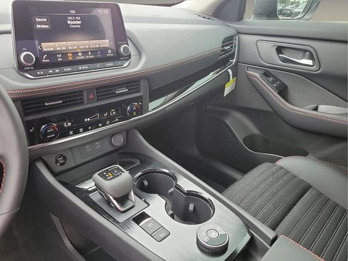 Used 2025 Nissan Rogue SV image 13