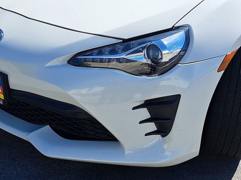 Used 2020 Toyota 86 RWD image 30