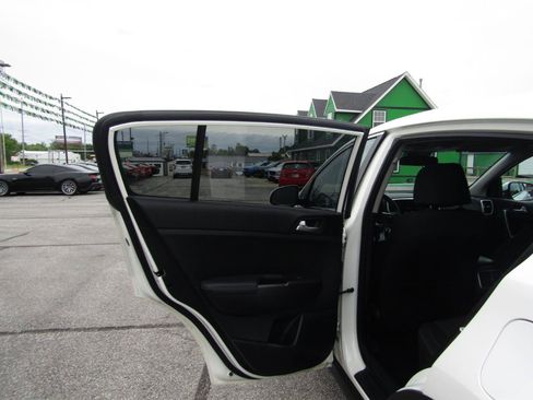 Used 2021 Kia Sportage LX AWD/4WD image 18