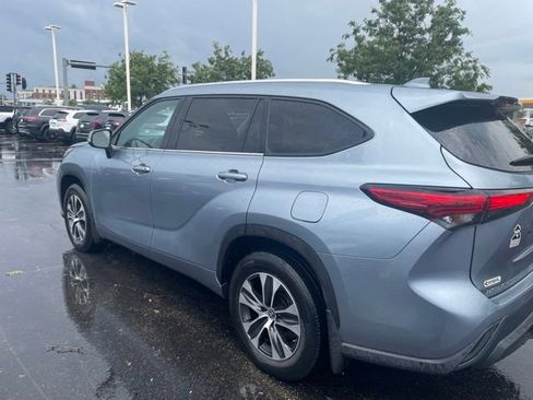 Used 2020 Toyota Highlander XLE AWD/4WD image 4