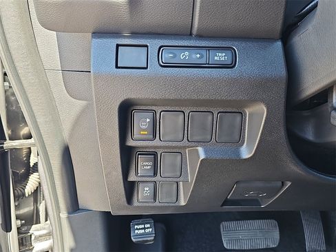 Used 2025 Nissan Frontier SV image 25