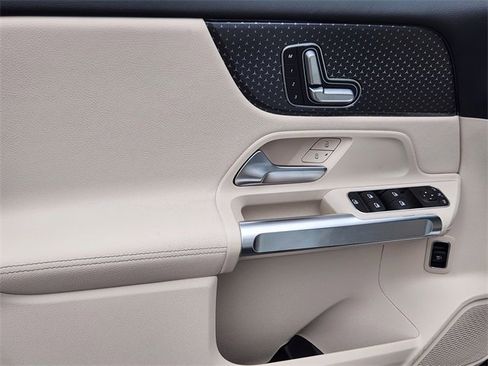 Certified 2025 Mercedes-Benz GLB 250 4MATIC image 10