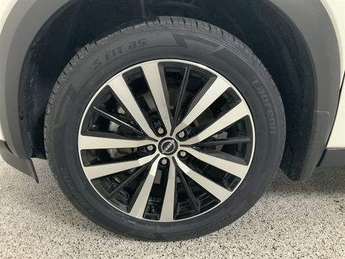 Used 2023 Nissan Pathfinder Platinum image 11