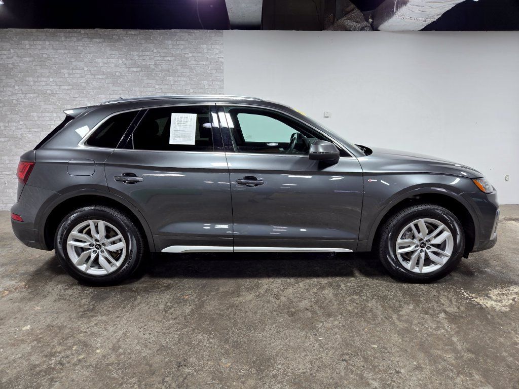 Used 2022 Audi Q5 2.0T Premium w/ Convenience Package AWD/4WD image 3