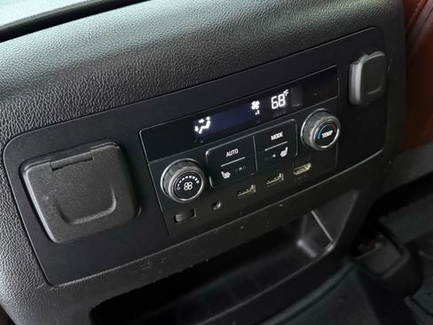 Used 2020 Chevrolet Suburban Premier w/ Premier Plus Edition image 28