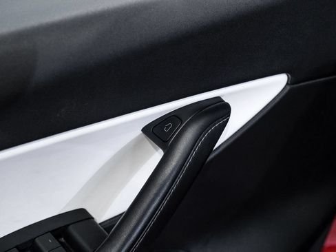 Used 2022 Tesla Model Y Long Range AWD/4WD image 44