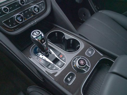 Used 2022 Bentley Bentayga image 22