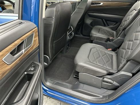 Certified 2025 Volkswagen Atlas SE image 23