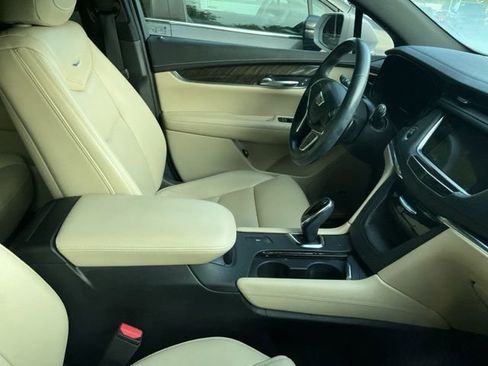 Used 2019 Cadillac XT5 FWD image 4