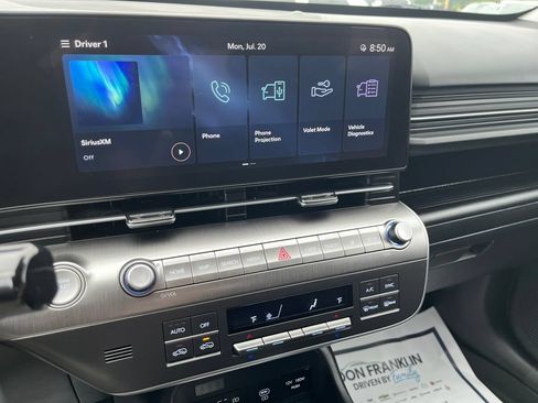 Used 2025 Hyundai Kona SEL FWD image 17