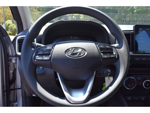 New 2025 Hyundai Venue SE image 18