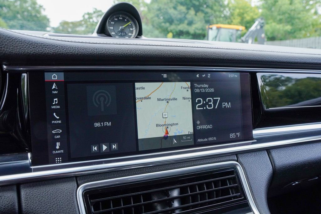Used 2020 Porsche Panamera 4 AWD/4WD image 18