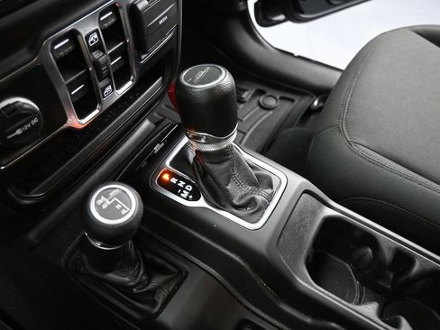 Used 2022 Jeep Gladiator Sport AWD/4WD image 14
