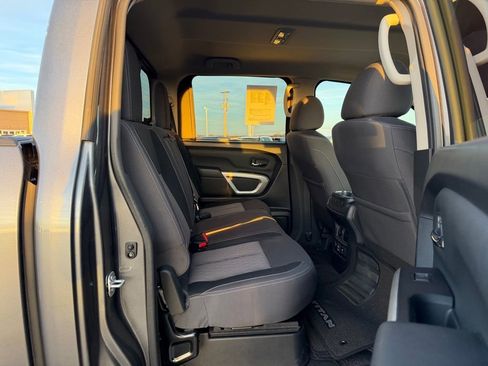 Used 2024 Nissan Titan SV w/ SV Convenience Package image 19