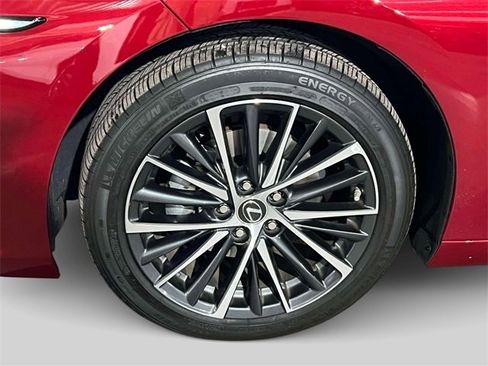 Certified 2025 Lexus ES 300h w/ Premium Package image 9