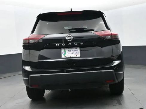 Used 2025 Nissan Rogue SV FWD image 8