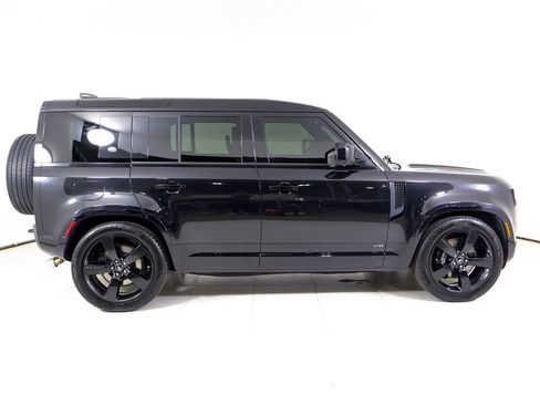 Used 2024 Land Rover Defender 110 V8 AWD/4WD image 34