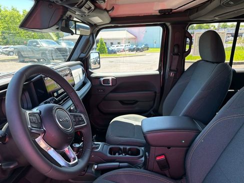 Certified 2025 Jeep Wrangler Unlimited Sahara AWD/4WD image 7
