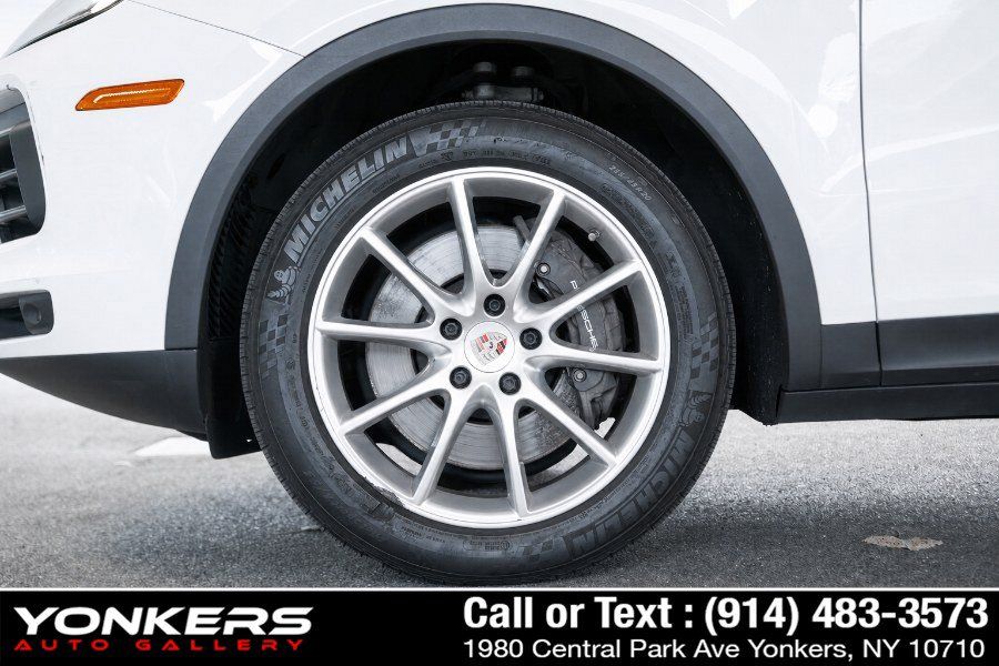 Used 2021 Porsche Cayenne AWD/4WD image 16