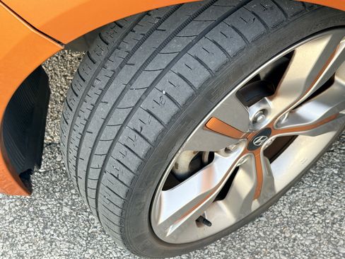 Used 2013 Hyundai Veloster w/ Style Pkg FWD image 22