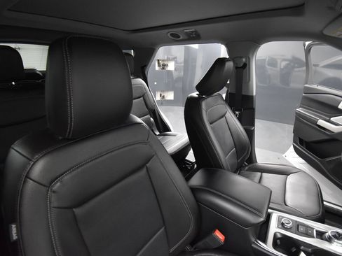 Used 2023 Ford Explorer Limited w/ Limited Technology Package AWD/4WD image 17