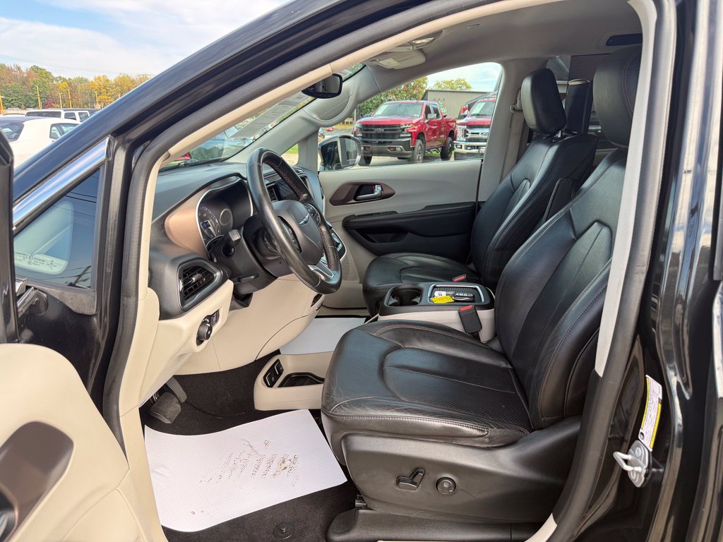 Used 2019 Chrysler Pacifica Touring-L Plus w/ Advanced Safetytec Group FWD image 26