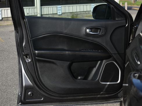 Used 2018 Jeep Compass Latitude w/ Cold Weather Group image 11