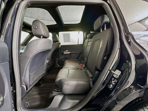 Used 2025 Mercedes-Benz GLB 250 4MATIC image 29