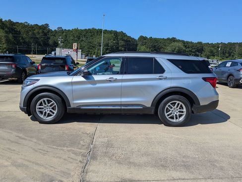 Used 2025 Ford Explorer Active w/ Active Comfort Package RWD image 2