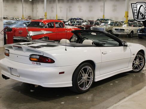 Used 2001 Chevrolet Camaro Z28 w/ SS Performance/Appearance Pkg image 18