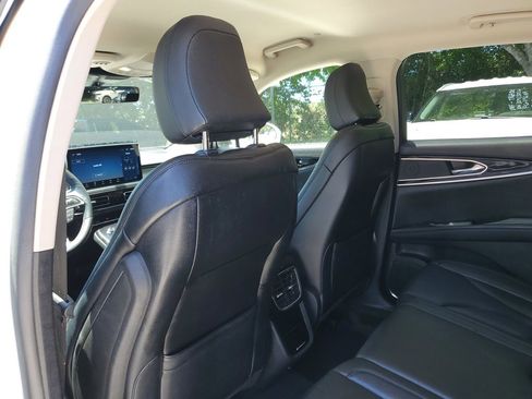 Used 2023 Lincoln Nautilus FWD w/ Premium Package image 10