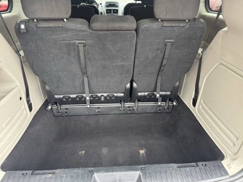 Used 2016 Dodge Grand Caravan SXT w/ Rear Park Assist Package image 9
