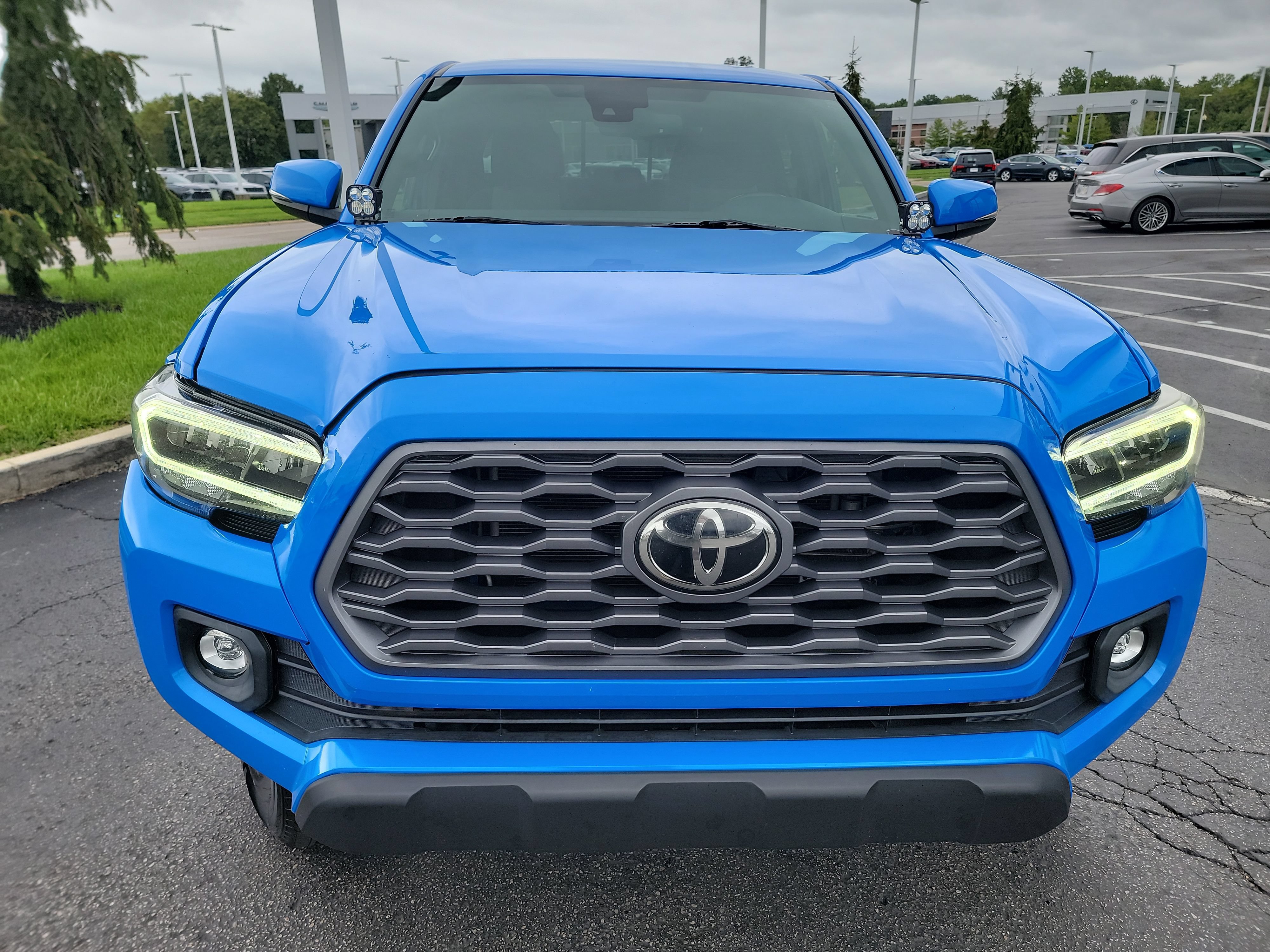 Used 2020 Toyota Tacoma TRD Off-Road AWD/4WD image 2