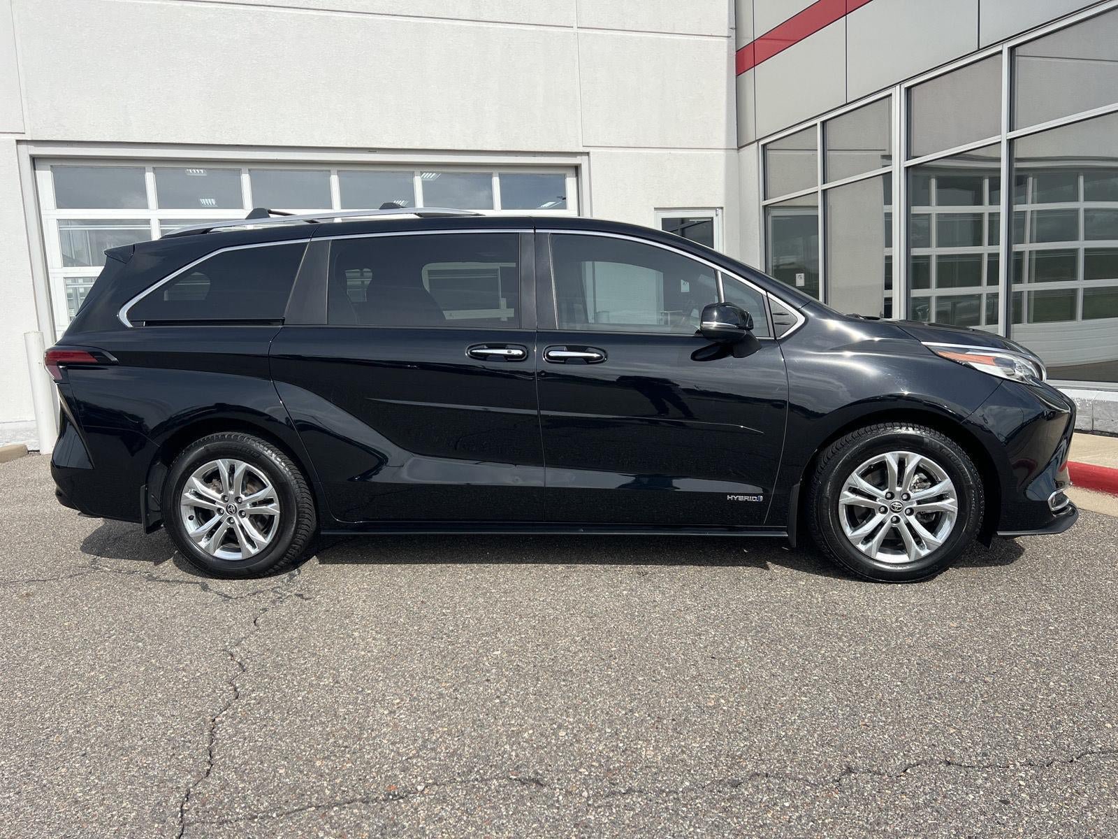 Used 2021 Toyota Sienna Platinum w/ Protection Package (TMS) AWD/4WD image 11