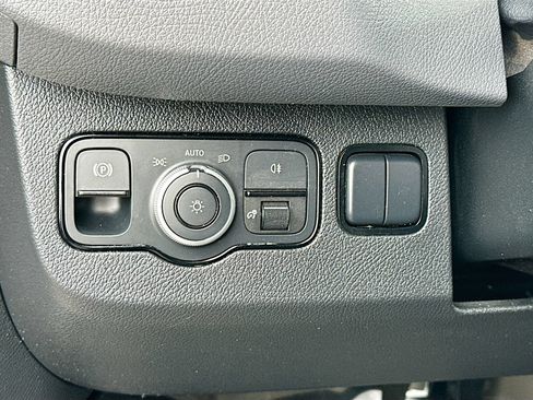 Used 2024 Mercedes-Benz Sprinter 2500 image 11