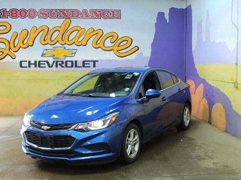 Used 2018 Chevrolet Cruze LT w/ LT True North Edition image 2