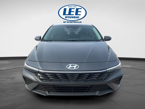 Certified 2026 Hyundai Elantra SE FWD image 2